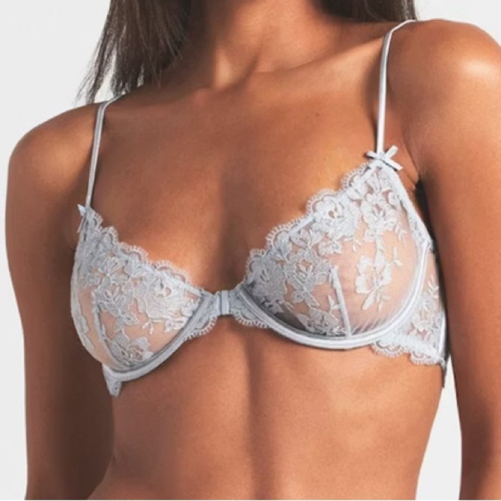 SKIMS embroidered front close unlined bra NWT 34B pearl